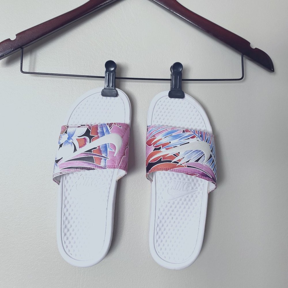 NIKE SLIDES womans sz 7